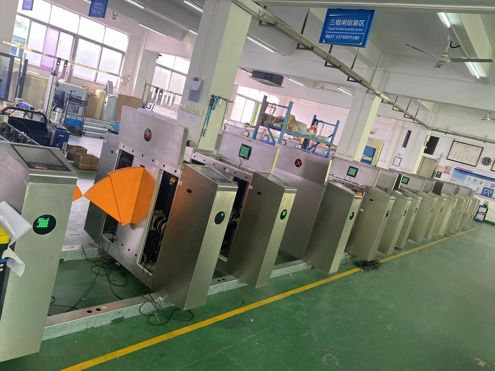 Derniers blogs de l'entreprise sur exportation de porte de barrière de l'aileron 54pcs vers le Pakistan (utilisation aux gares routières)